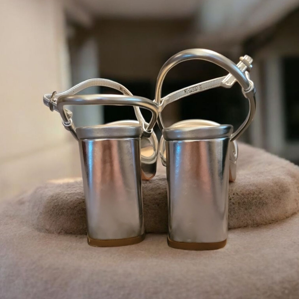Modatope women's size 9 Silver Strappy Women's Sandals - Picture 2 of 8